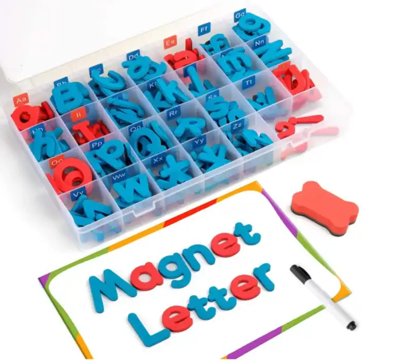 Jeu de lettres magnétiques Montessori pour l'apprentissage de l'alphabet.