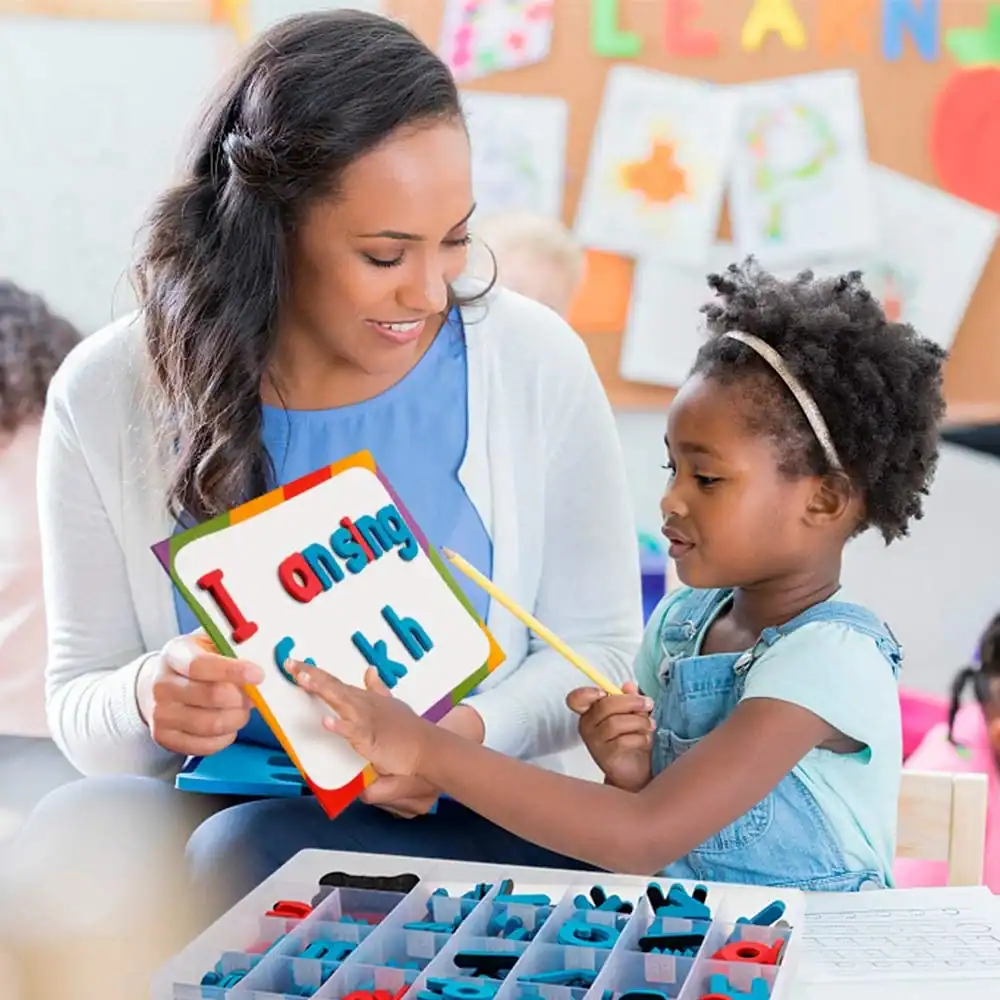 Jeu éducatif pour enfants, lettres magnétiques pour apprendre à lire.